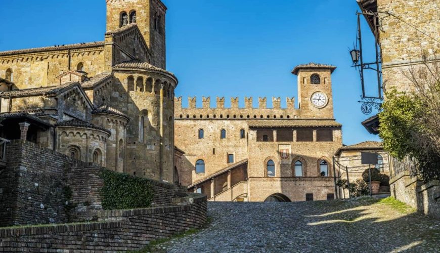 Una giornata a Castell’Arquato, tra vicoli saliscendi e una leggenda più viva che mai