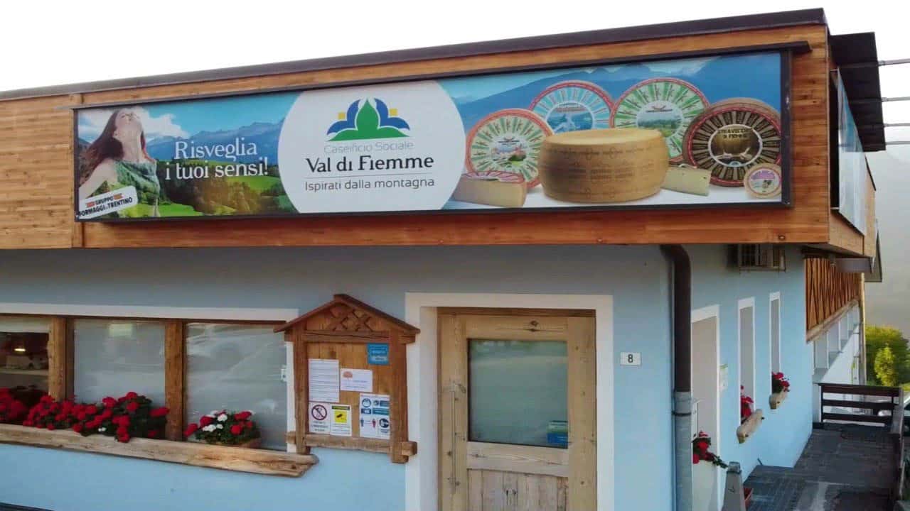 Caseificio Sociale Val di Fiemme: Un viaggio nel cuore della tradizione casearia