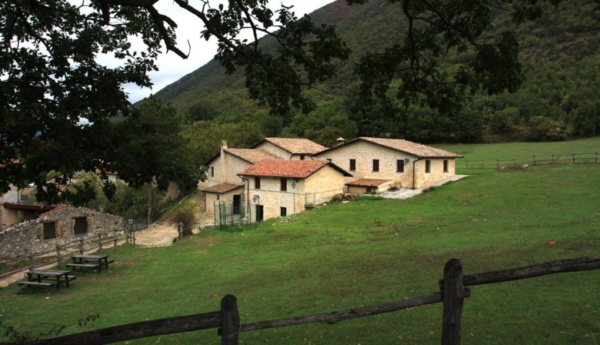 Nel borgo di Cartore: Alle pendici delle Montagne della Duchessa