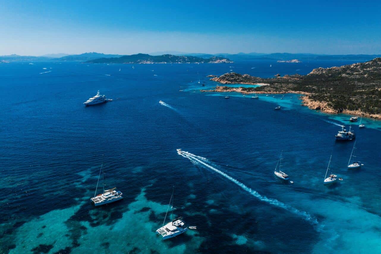 La Sardegna dei piccoli borghi: come raggiungerla via mare e cosa visitare