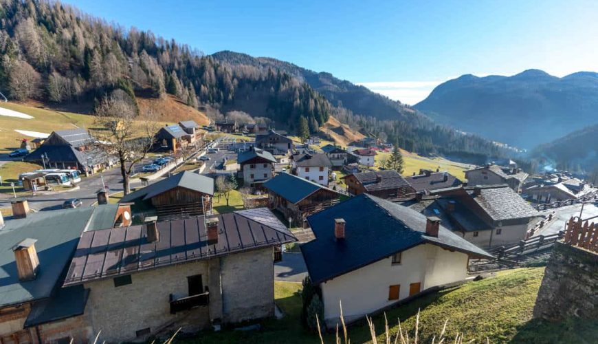 Il borgo fantasma di Maina sorge accanto a Sauris