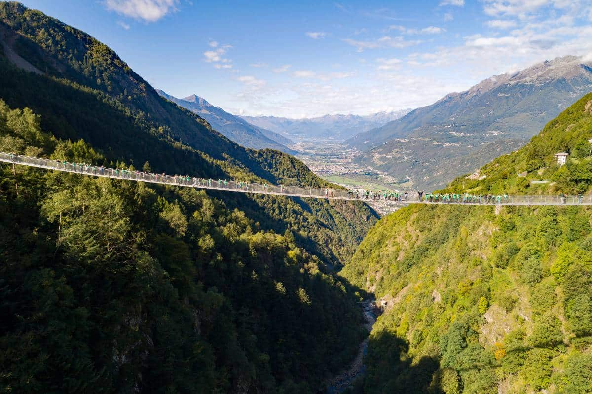 Camminare tra le nuvole: i 5 ponti tibetani più belli d’Italia