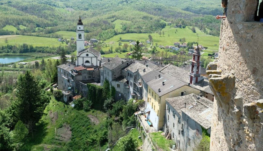Compiano, il magico borgo della Val di Taro