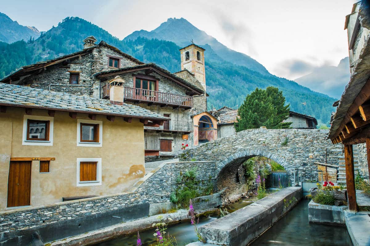 Fusione tra architettura e natura: i borghi in pietra più affascinanti d’Italia