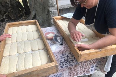 Impastando-il-pane-Borgo-Nocille