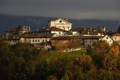 Vista-del-centro-storico-di-Mel-Dario-Tonet