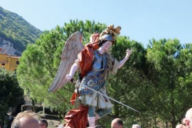 Festivita-San-Michele-a-SantAngelo-le-Fratte