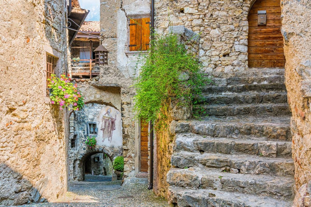Il fascino di Canale di Tenno: un borgo che incanta