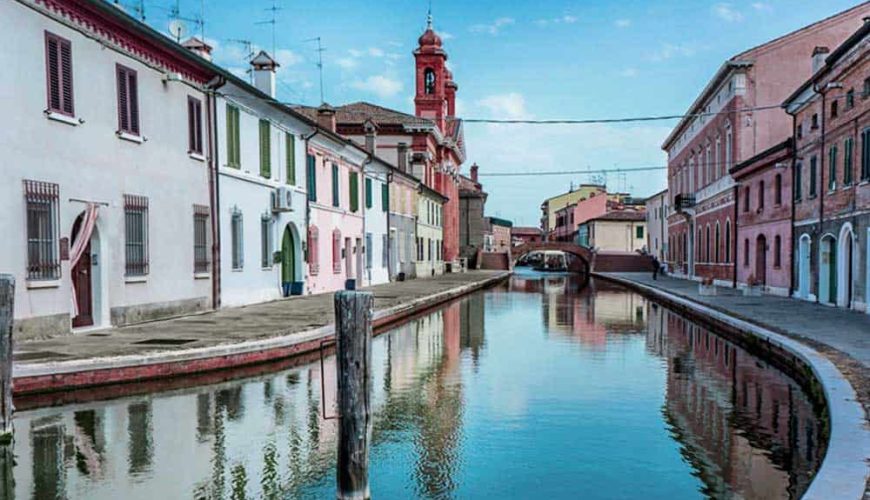 Comacchio: il borgo, le anguille e la laguna
