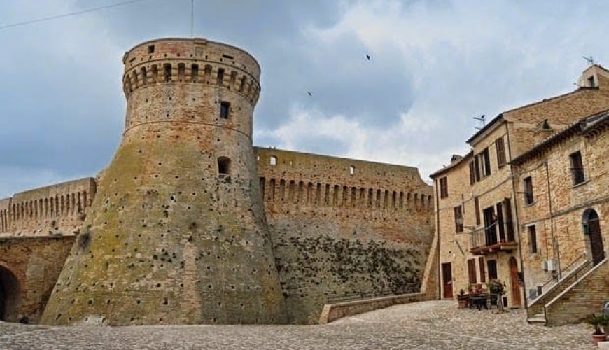 Acquaviva Picena: mura fortificate, la rocca e le pajarole
