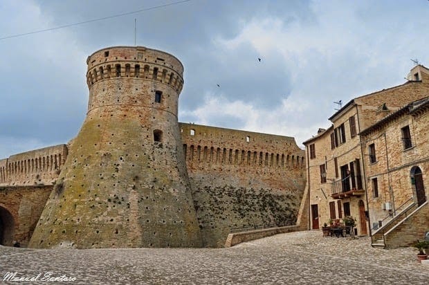 Acquaviva Picena: mura fortificate, la rocca e le pajarole
