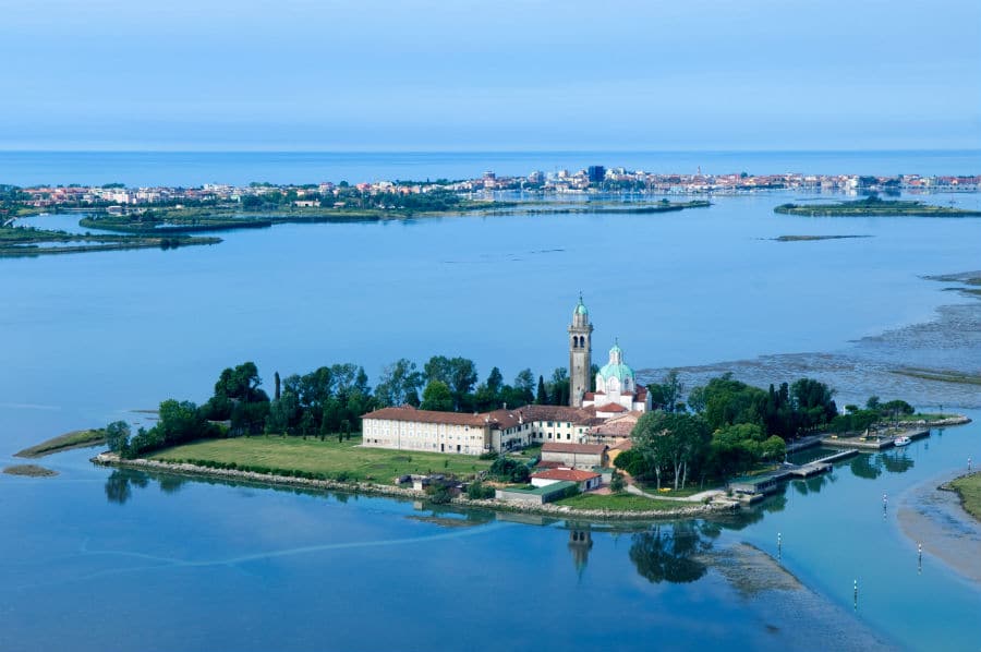 Il santuario di Barbana e Grado sullo sfondo