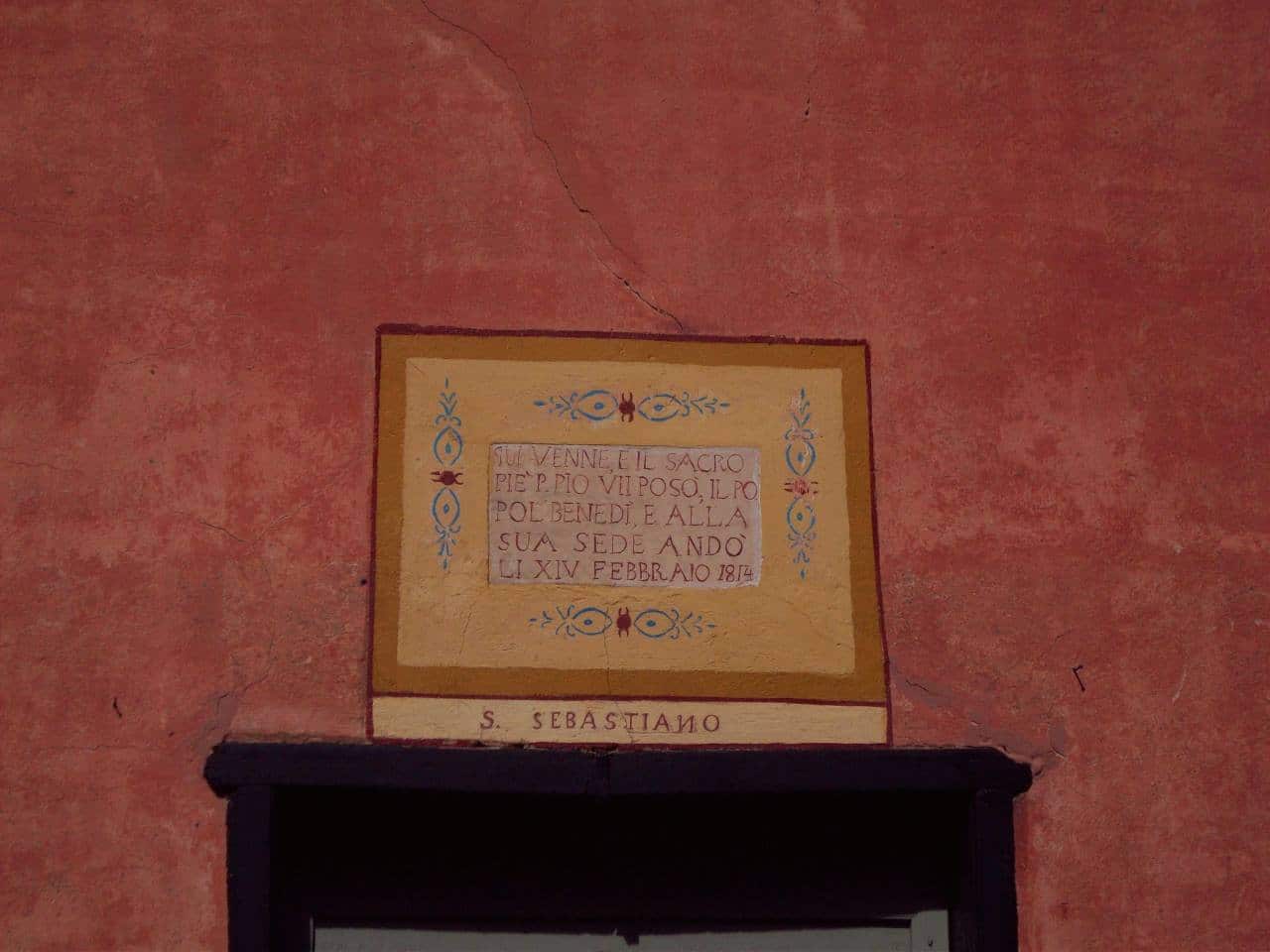 Targa sulla porta della Chiesa San Sebastiano, Colla Micheri