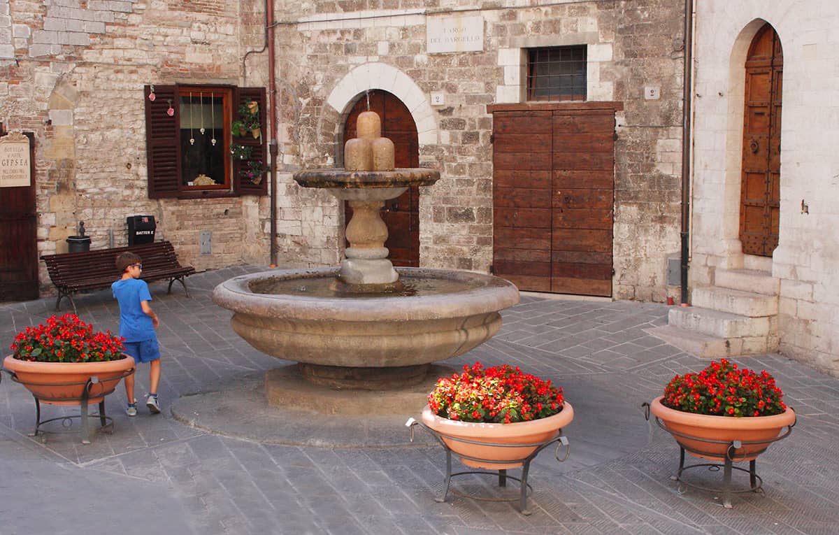 Gubbio, Fontana dei matti (fontana del Bargello)