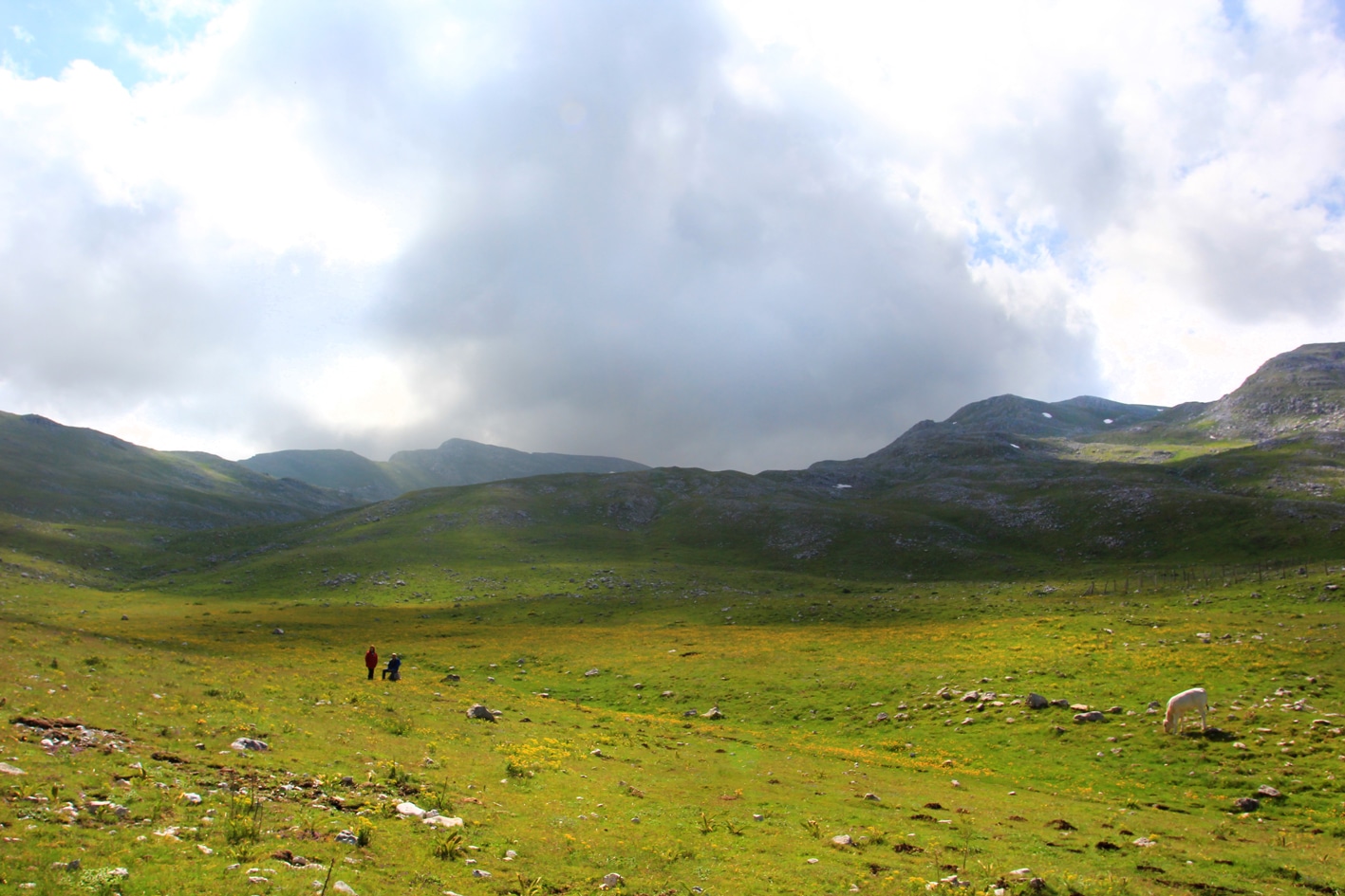 I prati che portano alla Val di Teve