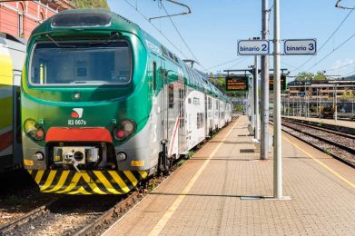 Il-treno-alla-stazione-di-Laveno