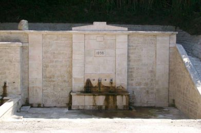 La-fontana-Acquaviva-Collecroce-BERNARD-GRILLET
