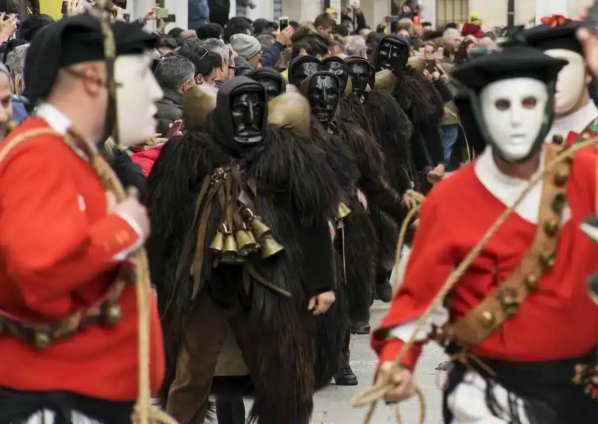 I più antichi e suggestivi festeggiamenti di Carnevale nei borghi italiani