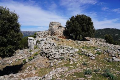 Nuraghe-Ulassai-Foto-di-Jurgen-Scheeff-su-Unsplash