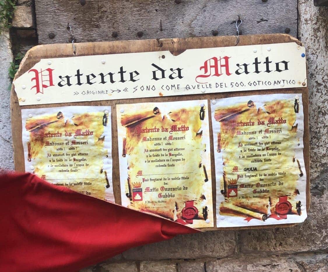 Gubbio, il borgo antico e la patente dei matti