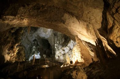 Grotte-di-Frasassi-2