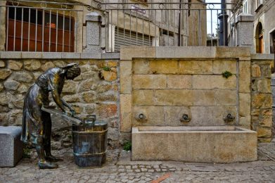 San-Giovanni-in-Fiore-fontana-della-lavandaia-Depositphotos