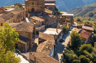 Galliciano-vista-sulla-Chiesa-dallalto-davdenic