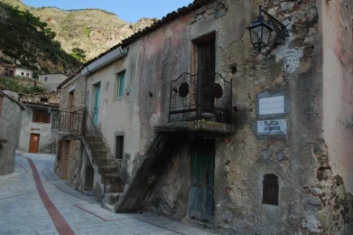 Piazza Alimos – Gallicianò