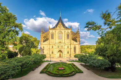 Facciata-Chiesa-di-Santa-Barbara-Kutna-Hora
