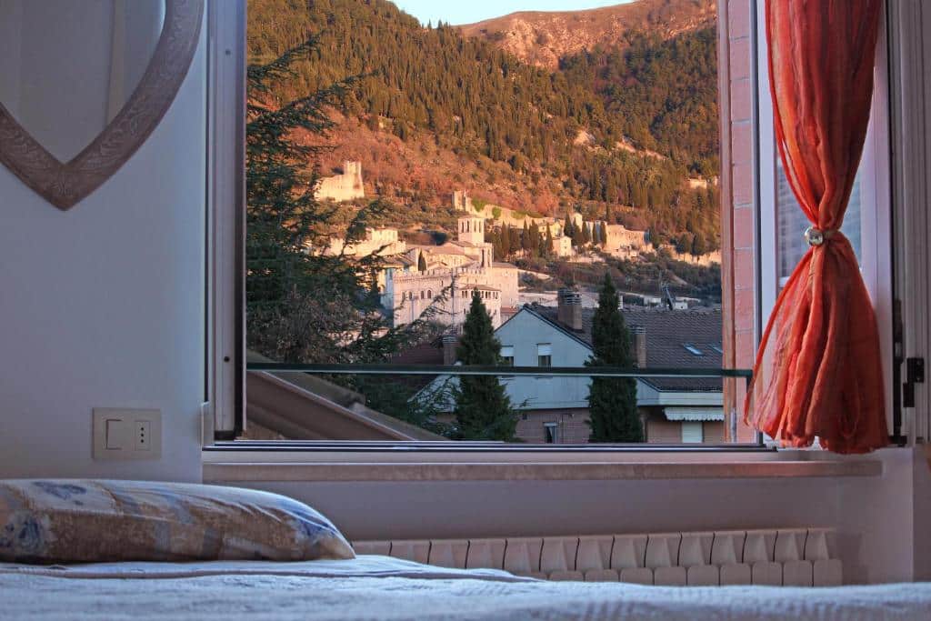 Gubbio, tra fascino senza tempo e accoglienza autentica: il tuo soggiorno al B&B Dimora Morelli