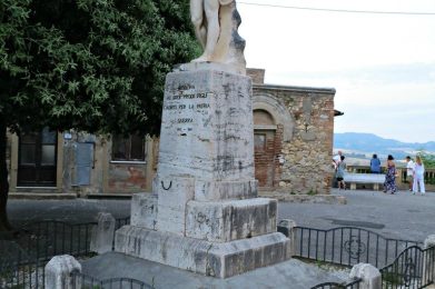 Monumento-ai-Caduti-per-la-Patria-Bibbona-foto-di-Matteo-Bimonte