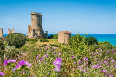Rovine-dellantica-citta-di-Velia-Depositphotos
