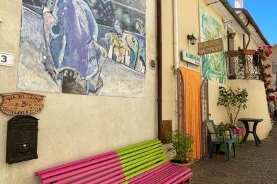 Scontrone-panchina-colorata