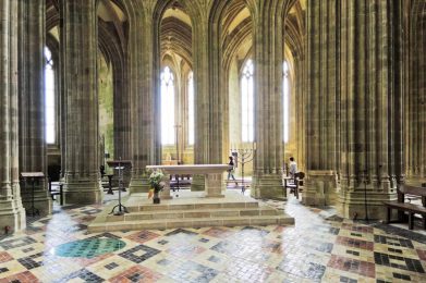 Interno-della-Chiesa-Mont-Saint-Michel