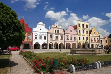 Piazza-Zaccaria-a-Telc