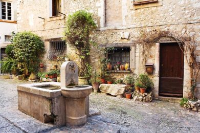 Piccola-fontana-storica-Saint-Paul-de-Vence